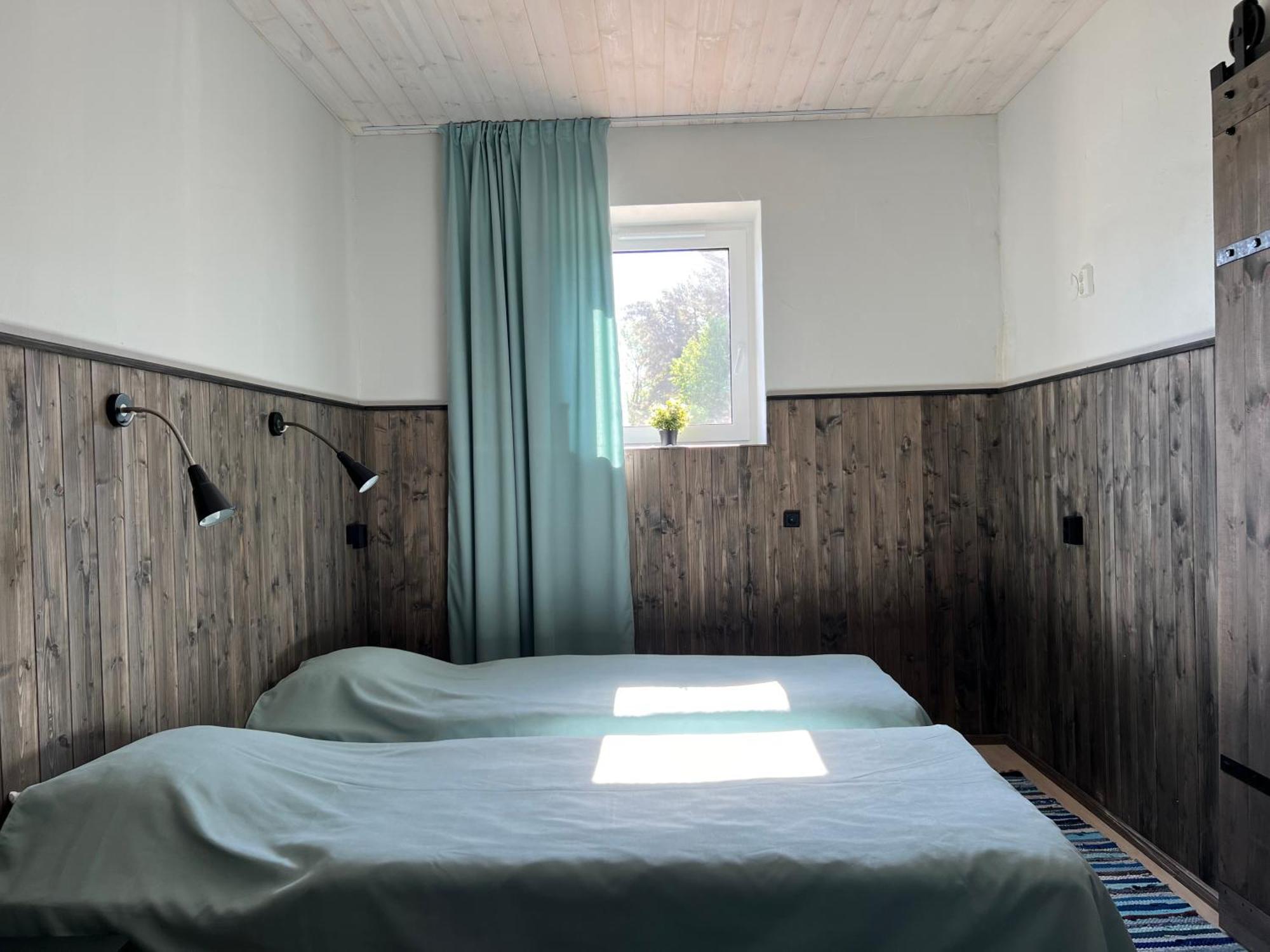 Kihnu Sadama Oeoemaja Guesthouse Lemsi Екстериор снимка