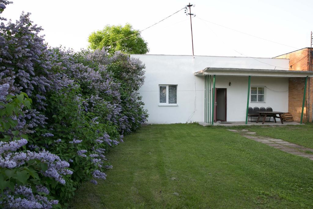 Kihnu Sadama Oeoemaja Guesthouse Lemsi Екстериор снимка