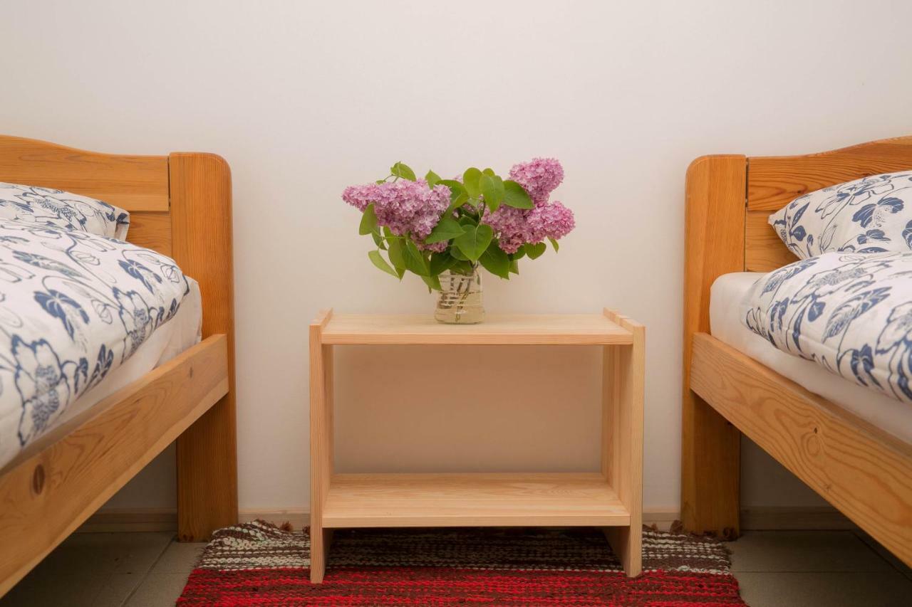 Kihnu Sadama Oeoemaja Guesthouse Lemsi Екстериор снимка